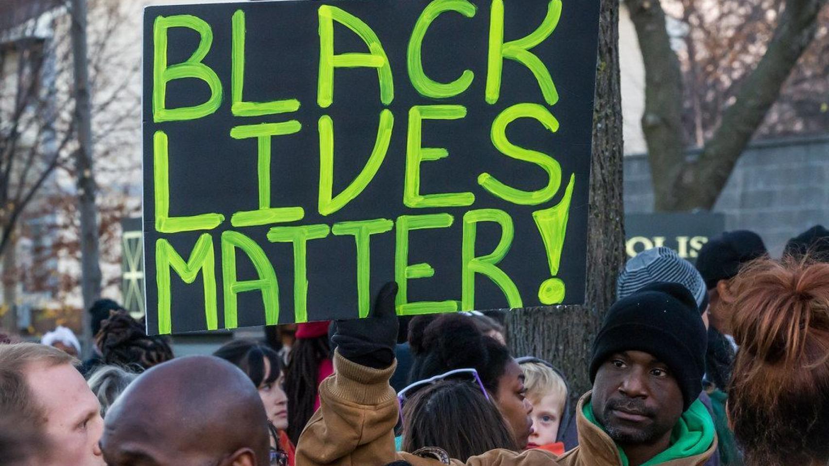 Una manifestación en contra del racismo en portugal.