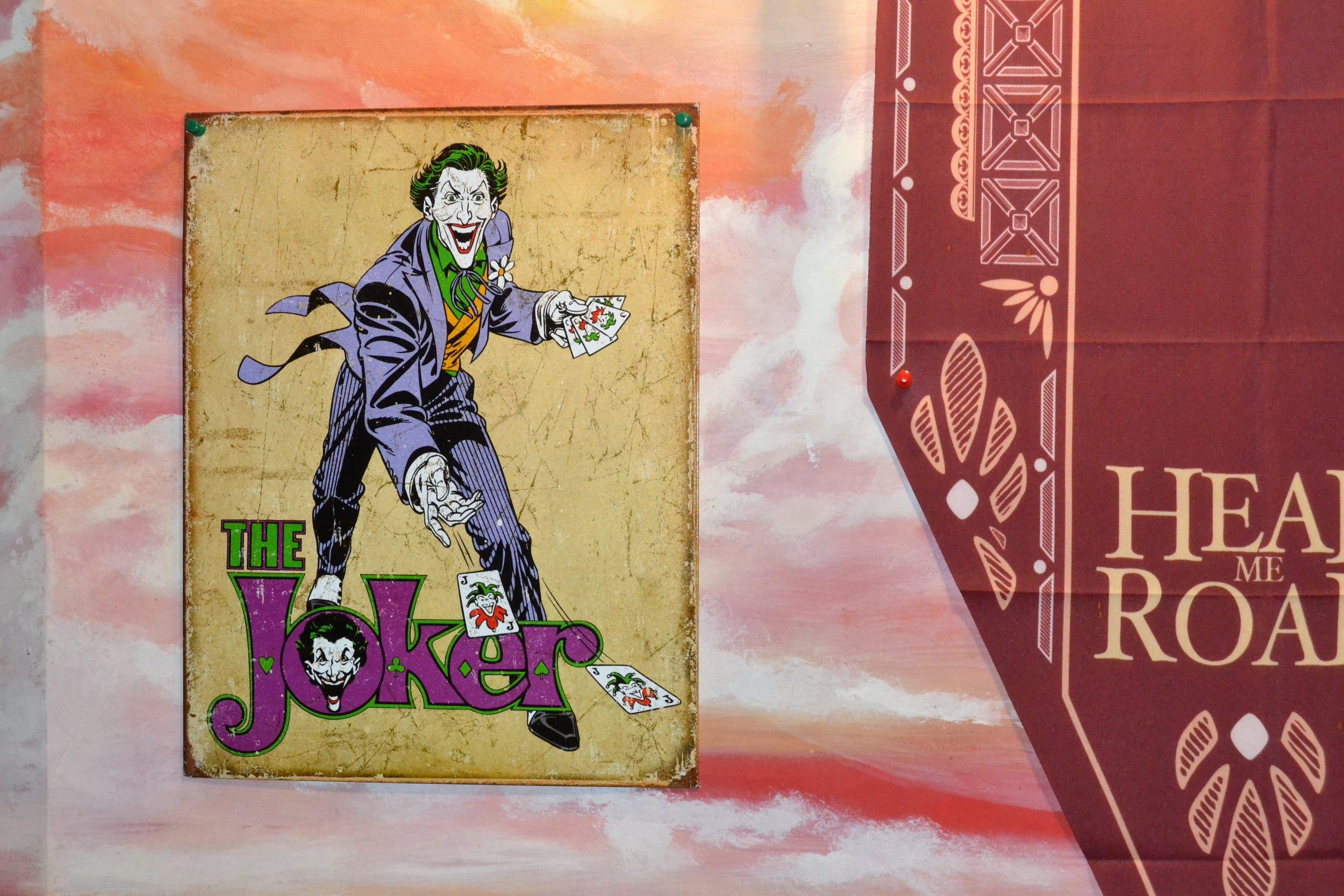El Joker está muy presente en la decoración del local.