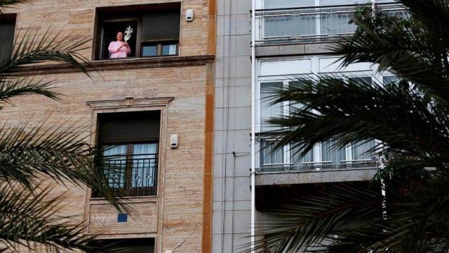 Una mujer durante el confinamiento de marzo.