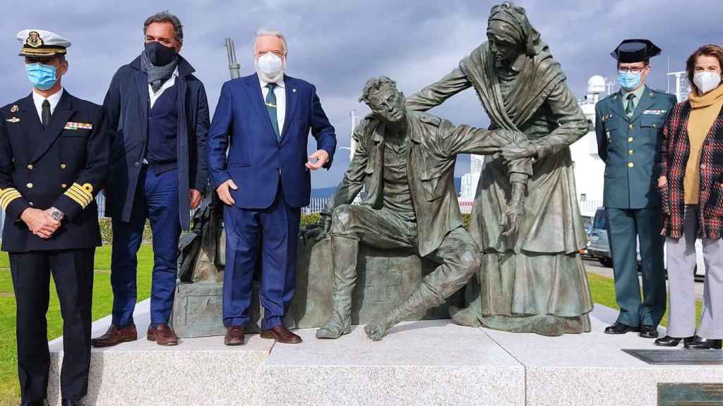 El Presidente del Puerto destapó esta mañana la escultura que lucirá junto a la Estación Marítima.