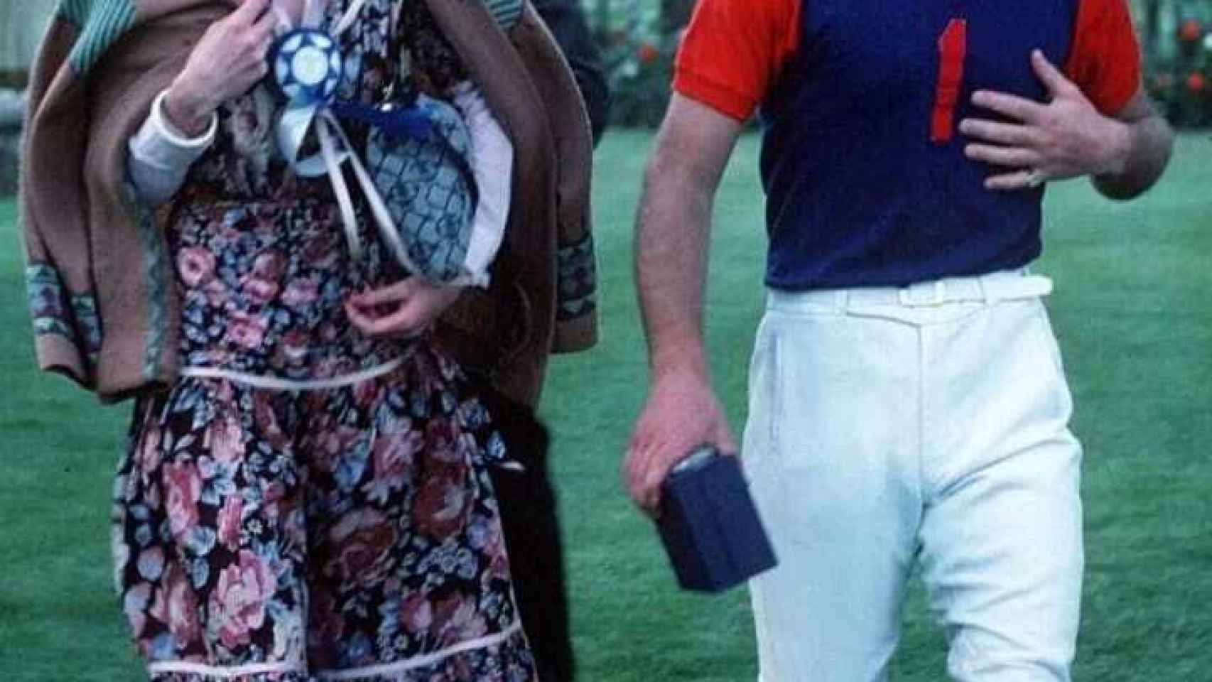 Lady Sarah Spencer y Carlos de Inglaterra en un partido de polo a finales de los 70 cuando eran pareja.