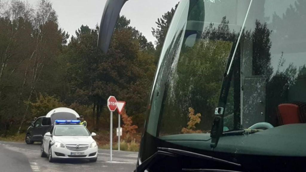 Positivo en cocaína un chófer que llevaba a 23 menores en un transporte escolar en Ourense