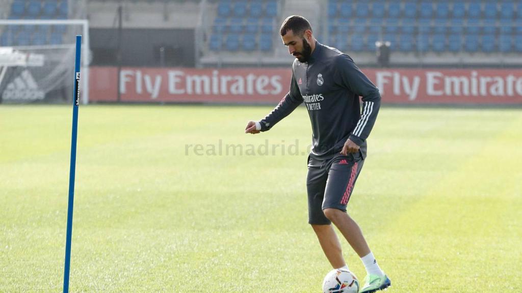 Karim Benzema, entrenando en solitario en los campos de Valdebebas