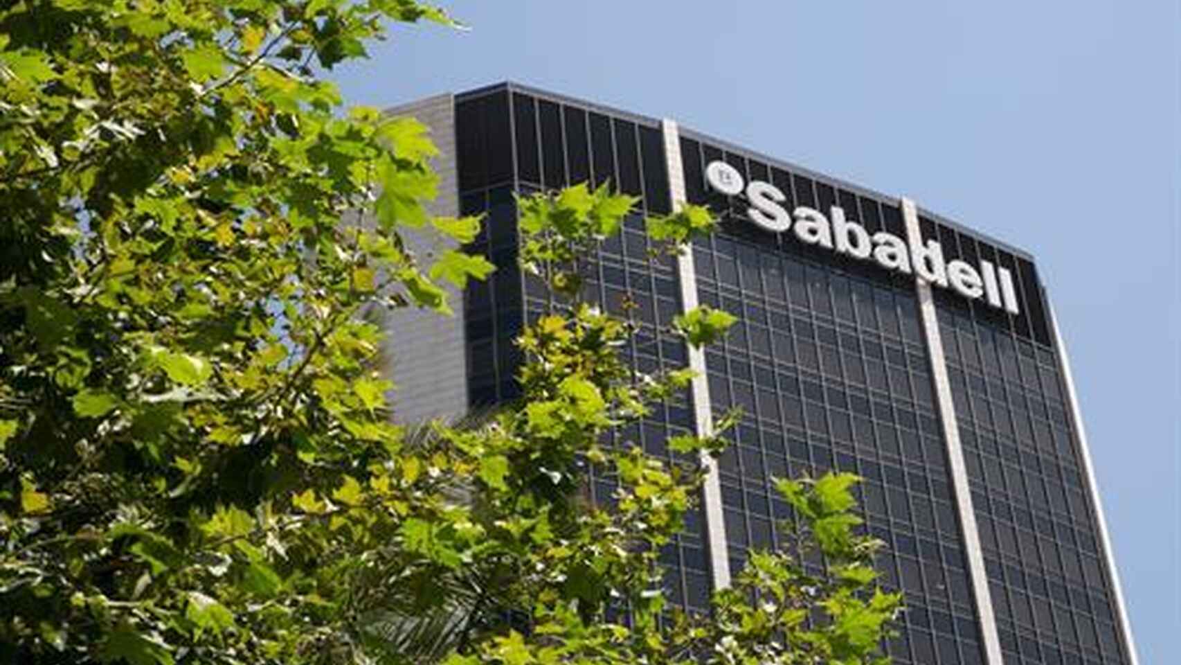 Los analistas confían en que el nuevo plan estratégico de Sabadell ayude a la recuperación de la entidad en bolsa.