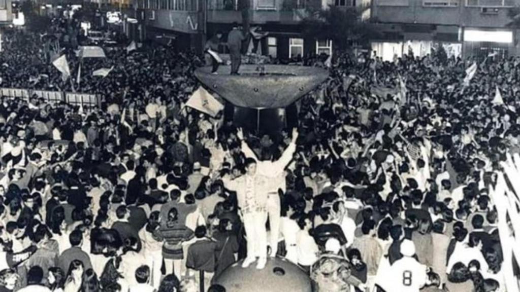 La segunda fuente de la Plaza Roja durante el ascenso del Compostela en 1994.