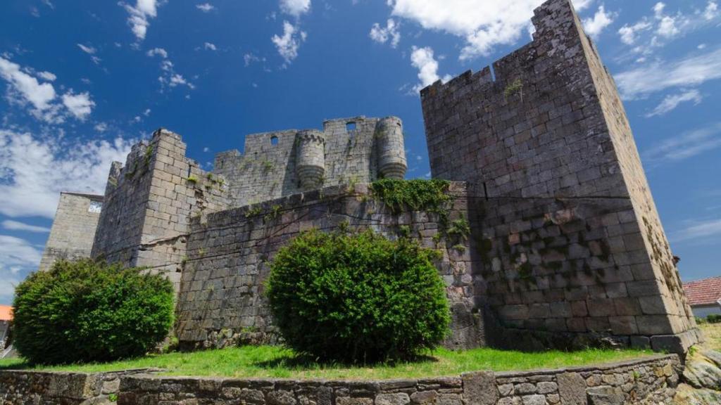 Castillo de Castro Caldelas  Shutterstock