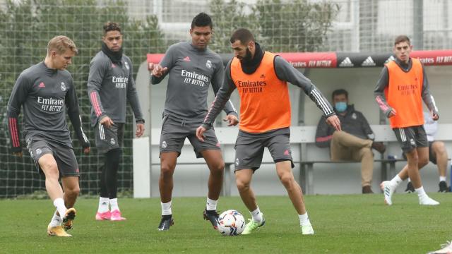 Karim Benzema y Casemiro en un entrenamiento del Real Madrid