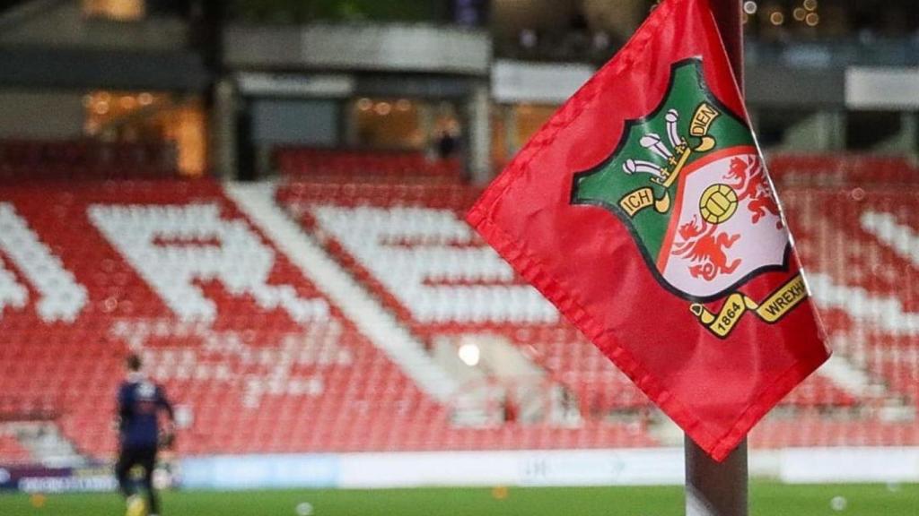 Banderín con el escudo del Wrexham