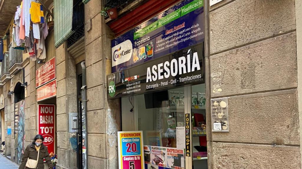 Tienda de móviles, locutorio y asesoría, todo en uno