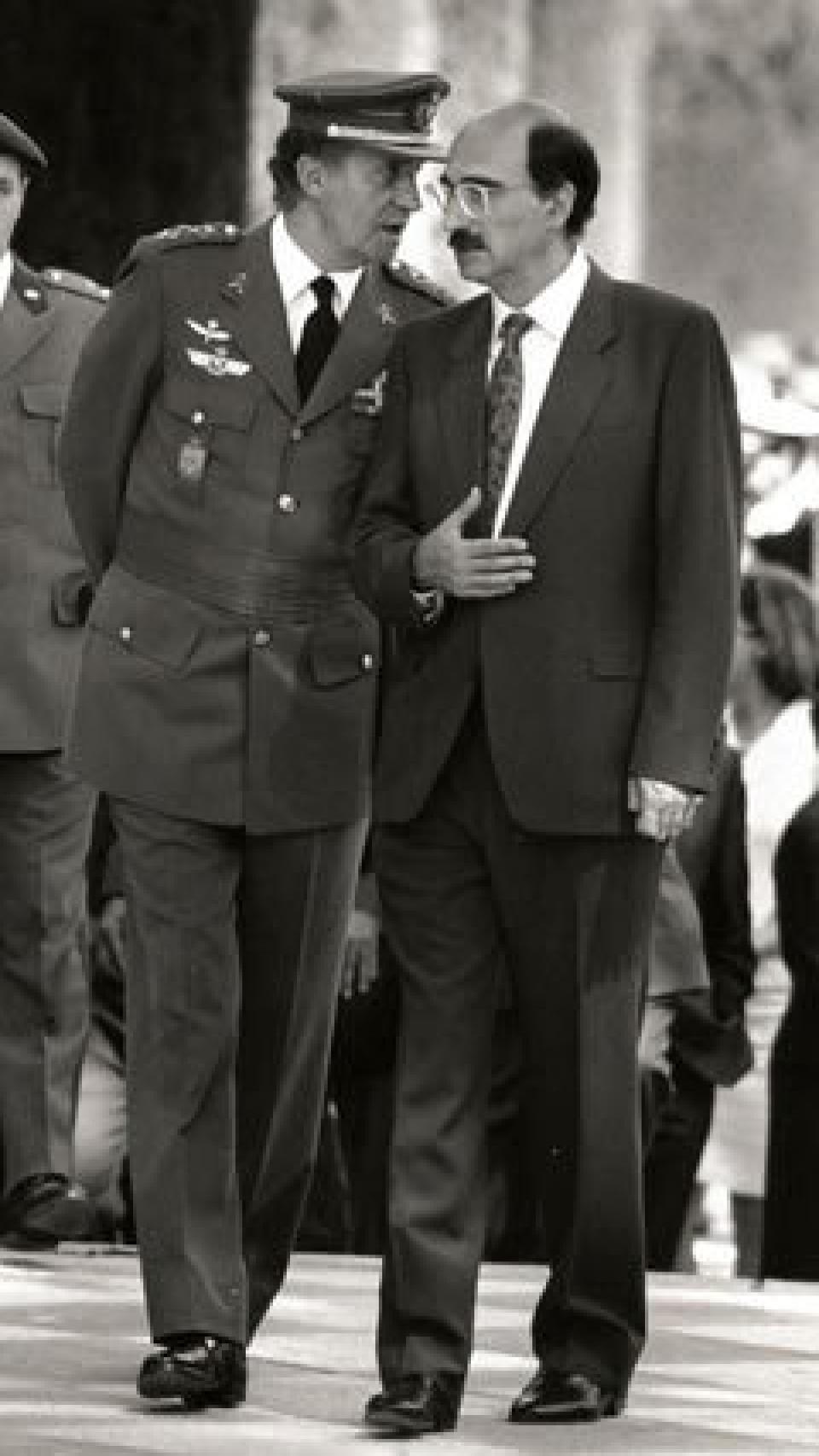 Julián García Vargas conversa con Juan Carlos I.