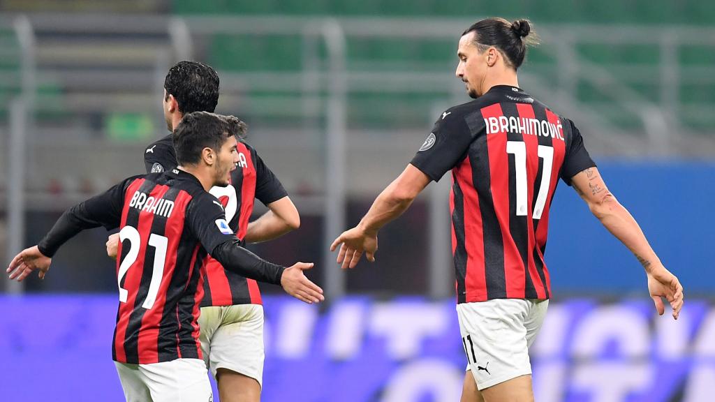 Ibrahimovic y Brahim celebran un gol