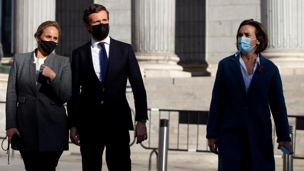 Casado y Cuca Gamarra, la semana pasada en las puertas del Congreso.