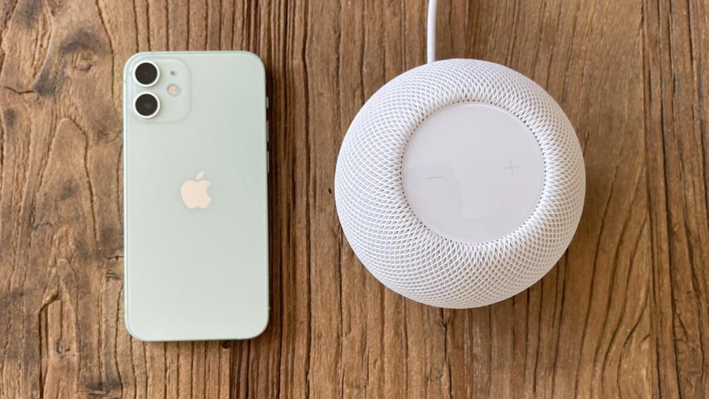 iPhone 12 mini y HomePod mini.