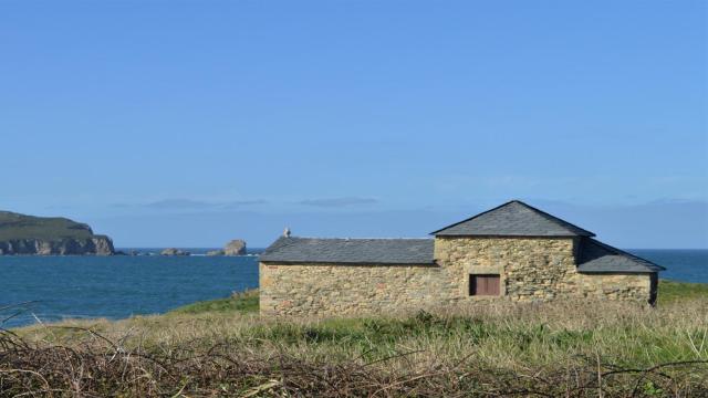 Santa Comba, la ermita ferrolana que solo se puede visitar con marea baja