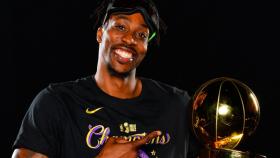 Dwight Howard celebra el campeonato de la NBA de los Lakers