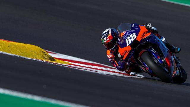 Miguel Oliveira firma la pole en Portimao