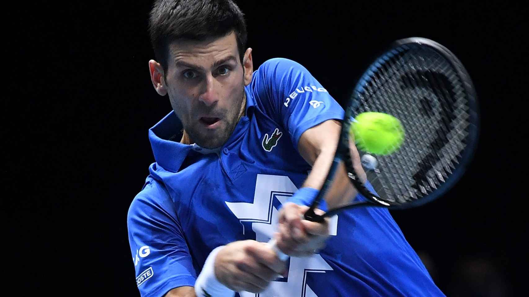 Djokovic conecta un revés ante Thiem en las ATP Finals