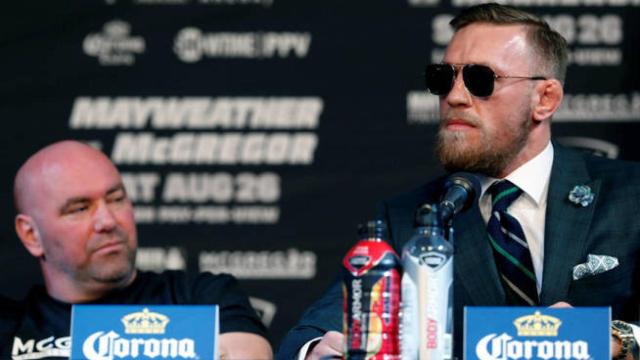 Dana White y Conor McGregor, en rueda de prensa