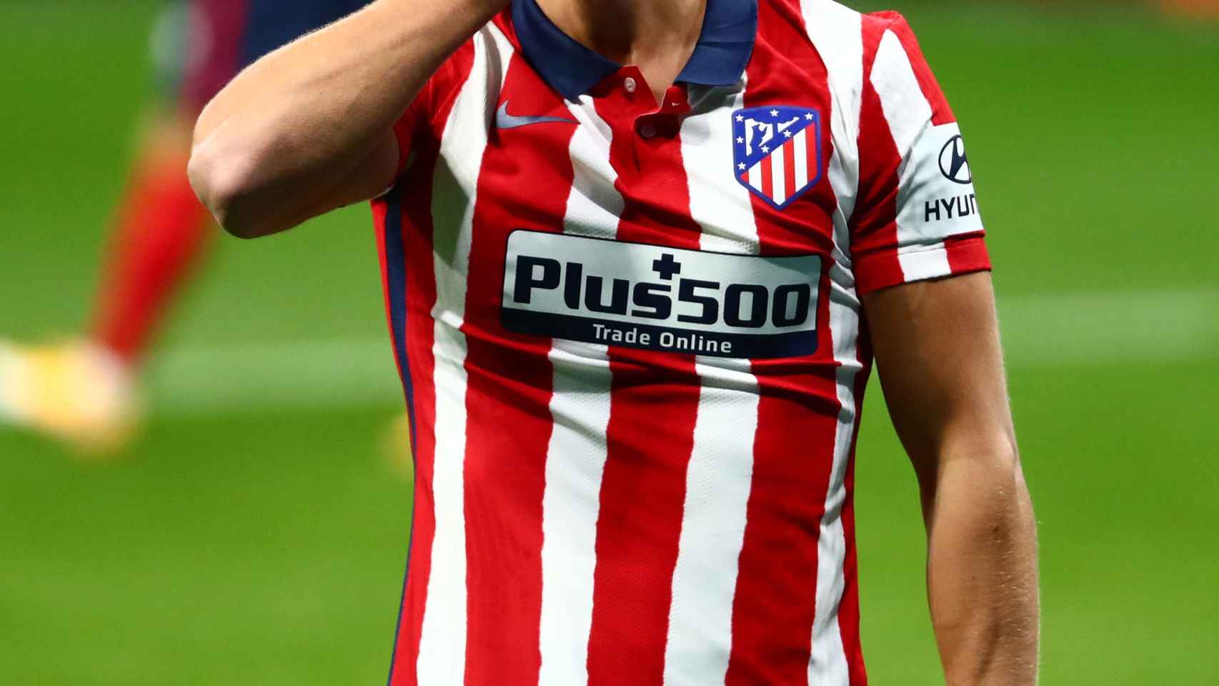 Marcos Llorente se lamenta de su tiro al travesaño en el Atlético de Madrid - Barcelona de La Liga