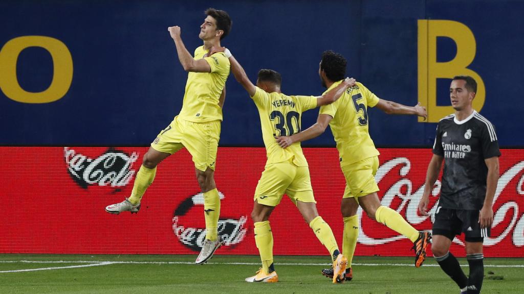 Gerard Moreno celebra el gol al Real Madrid con sus compañeros del Villarreal