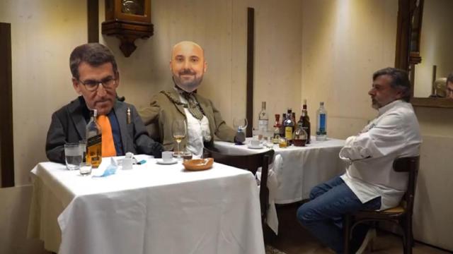 Vídeo: Un hostelero de A Coruña finge cenar con Feijóo y Lage y les exige soluciones