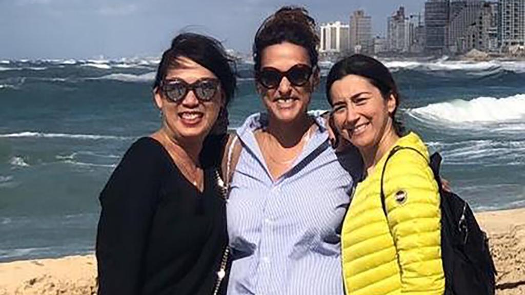 2018 Tel Aviv: Lina Mascaró con Noa, la franquiciada de Israel, y Jacky, de Hong Kong, durante el centenario del Grupo.