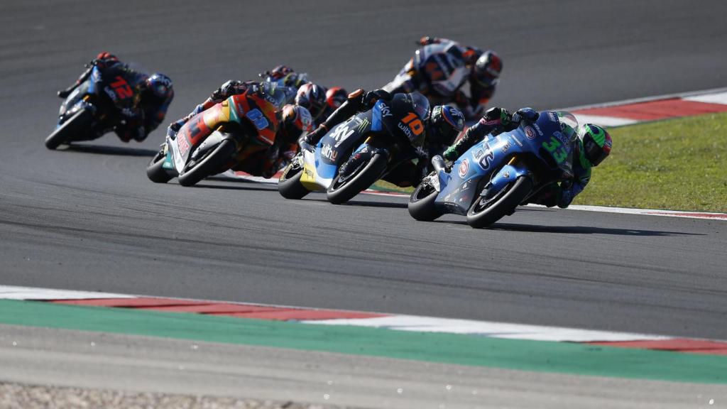 Enea Bastianini, durante la carrera de Moto2 en Portimao