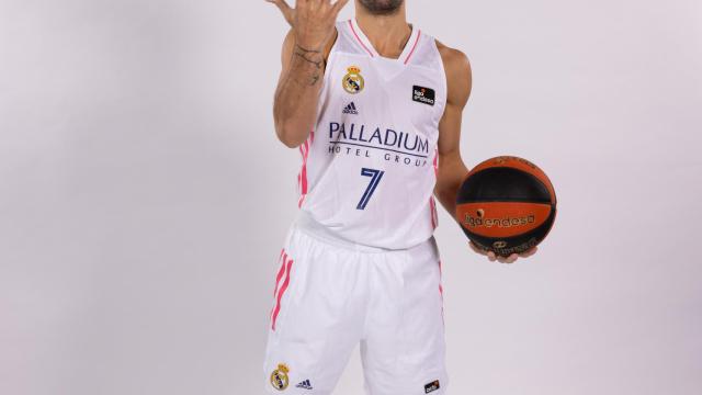 Facundo Campazzo, durante una sesión de fotos con ACB