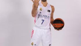 Facundo Campazzo, durante una sesión de fotos con ACB