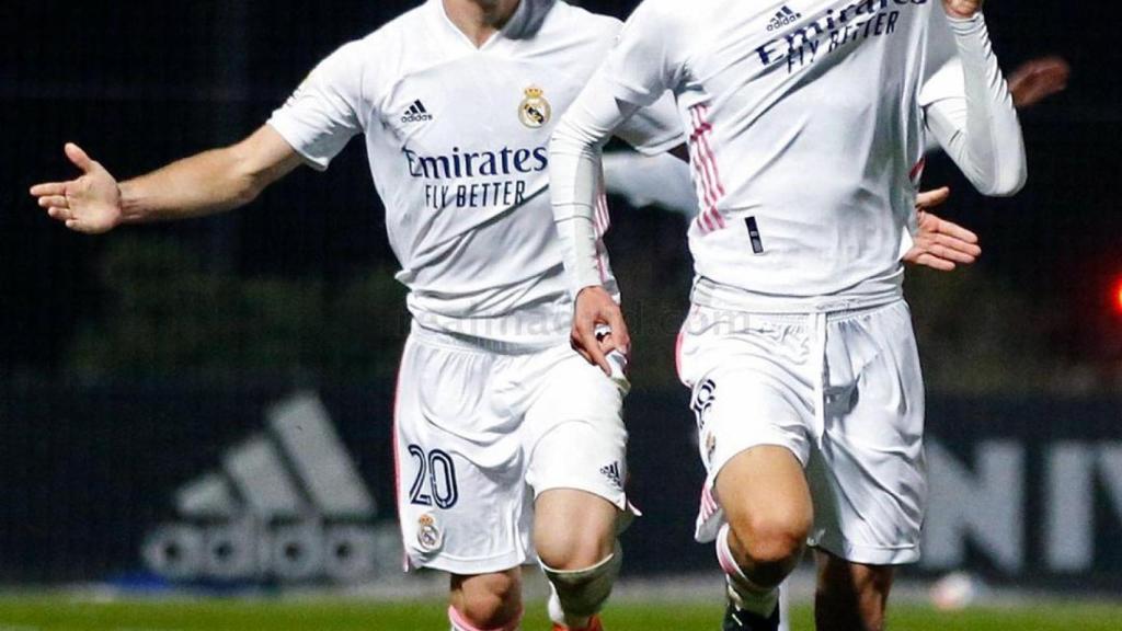 Carlos Dotor, celebrando su gol al Navalcarnero junto a Sergio Santos