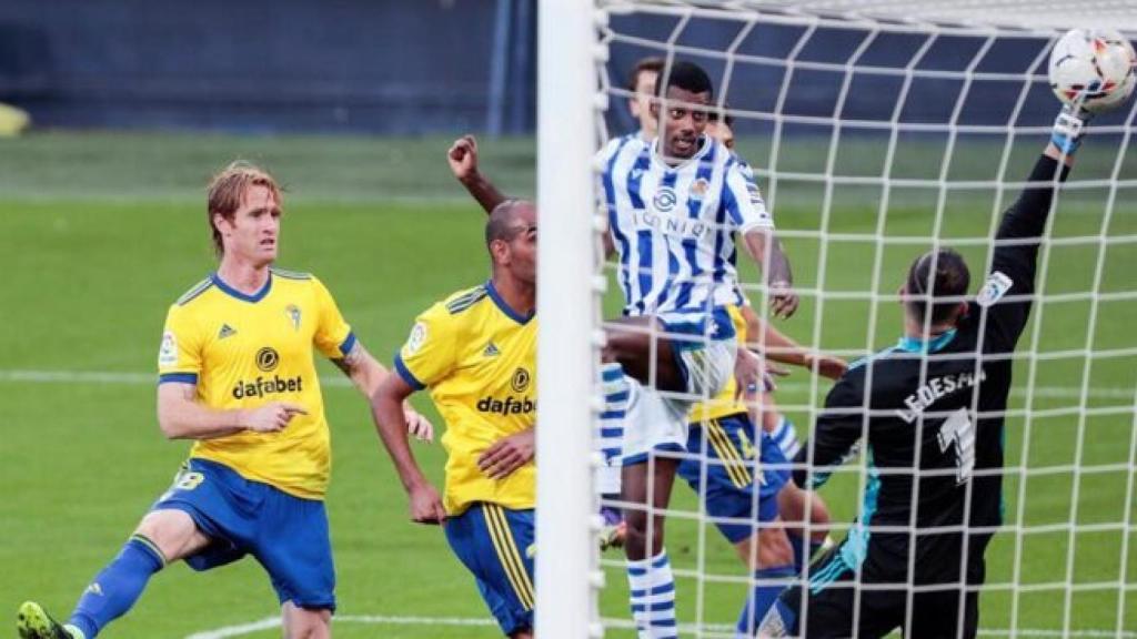 Foto del encuentro entre la Real Sociedad y el Cádiz (EFE)