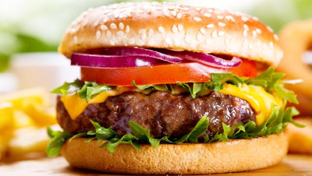 El secreto de Chicote para hacer una hamburguesa casera