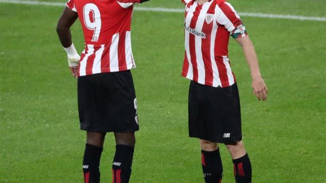 Iker Muniain celebra con Iñaki Williams su gol en el Athletic - Betis de La Liga