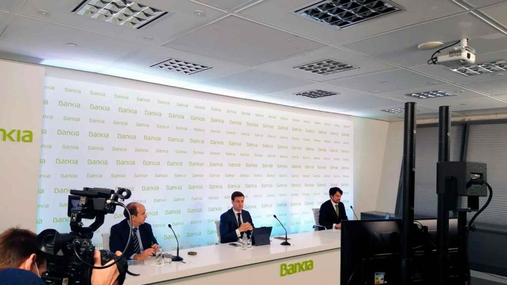 Bankia celebra un encuentro online con accionistas para explicar la fusión.