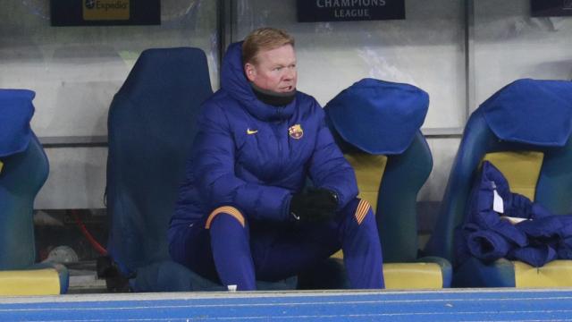 Ronald Koeman, en el banquillo durante el DInamo de Kiev - Barcelona