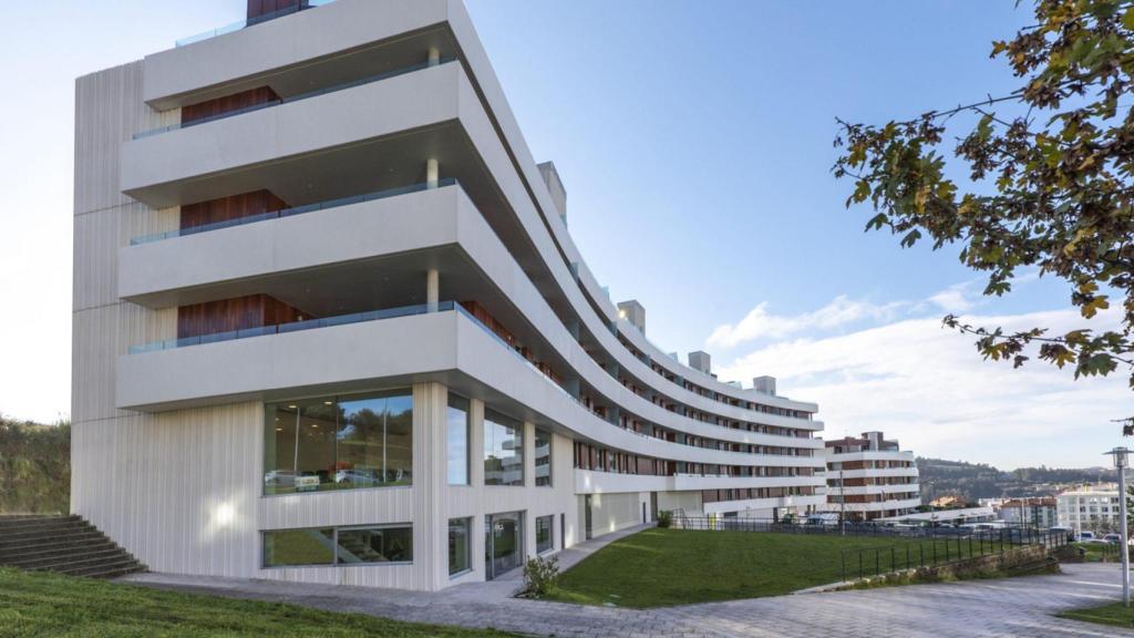 Vista del exterior del edificio M-13 de Santa Marta.