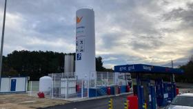Naturgy inaugura la primera gasinera pública de gas natural licuado y comprimido de Galicia