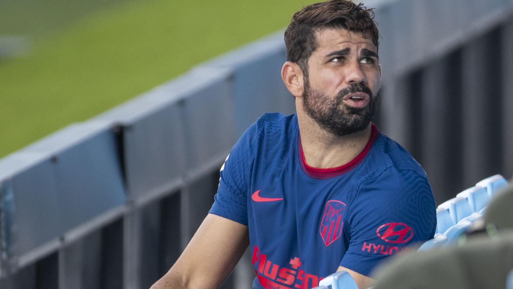 Diego Costa, en el banquillo durante el Celta de Vigo - Atlético de Madrid