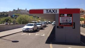Una parada de taxis en la ciudad de Toledo