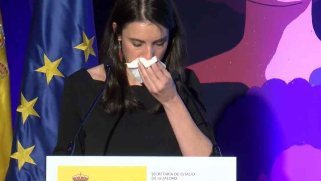 Irene Montero rompe a llorar en el acto contra la violencia de género.