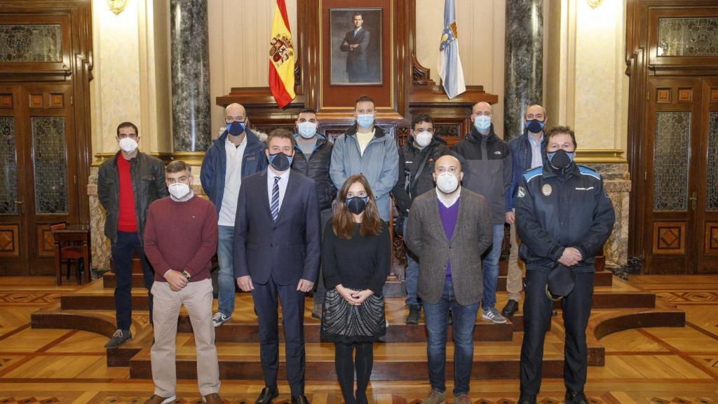 Inés Rey y Borrego con los nuevos agentes.