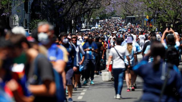 Streaming en directo | La despedida a Maradona desde el velatorio