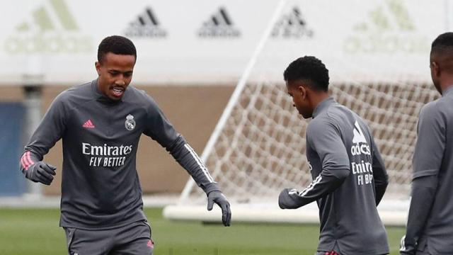 Militao se entrena en Valdebebas