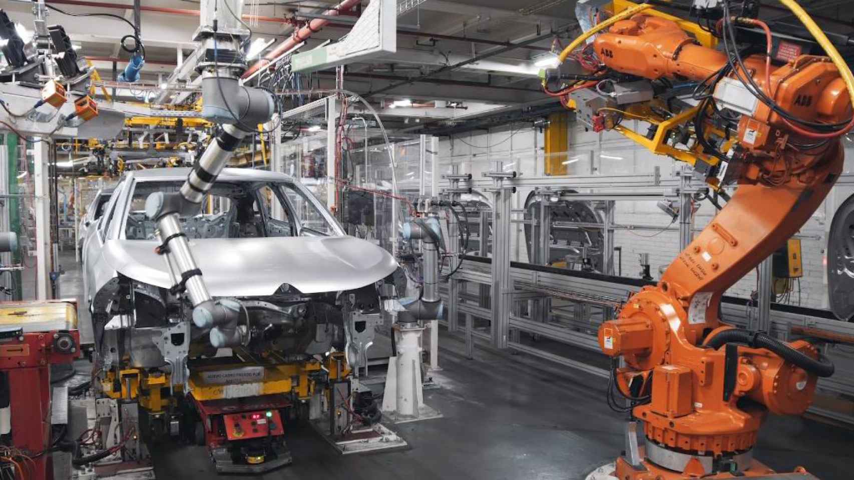 Imagen de una fábrica de automóviles.