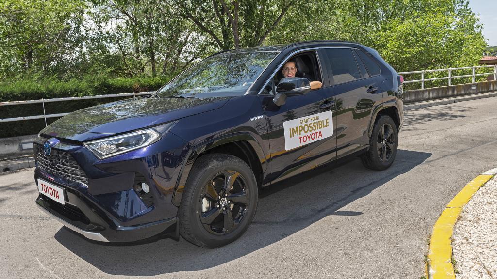 El coche elegido por Carolina Marín es un Toyota RAV4.