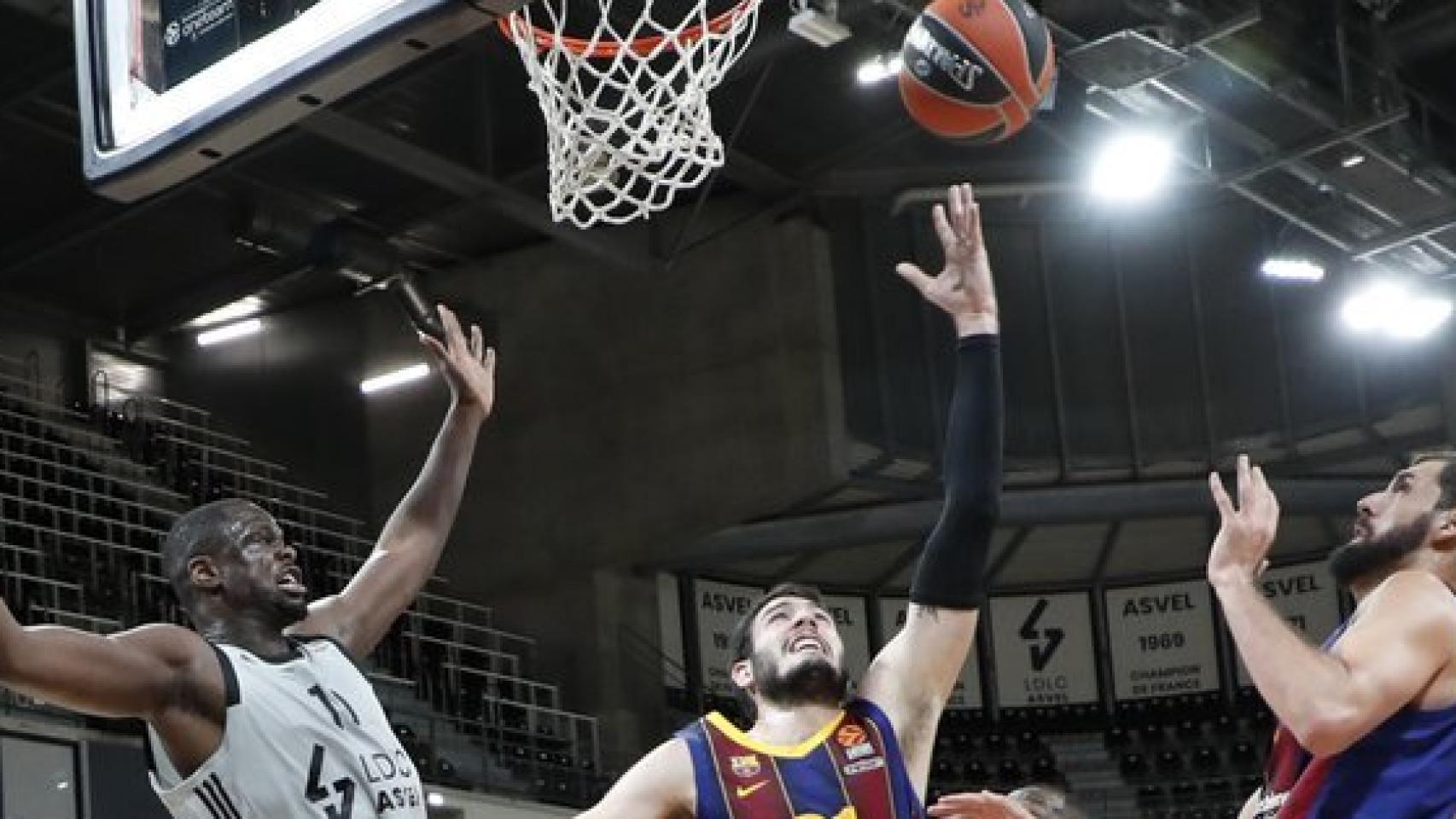 Abrines anotando ante el ASVEL