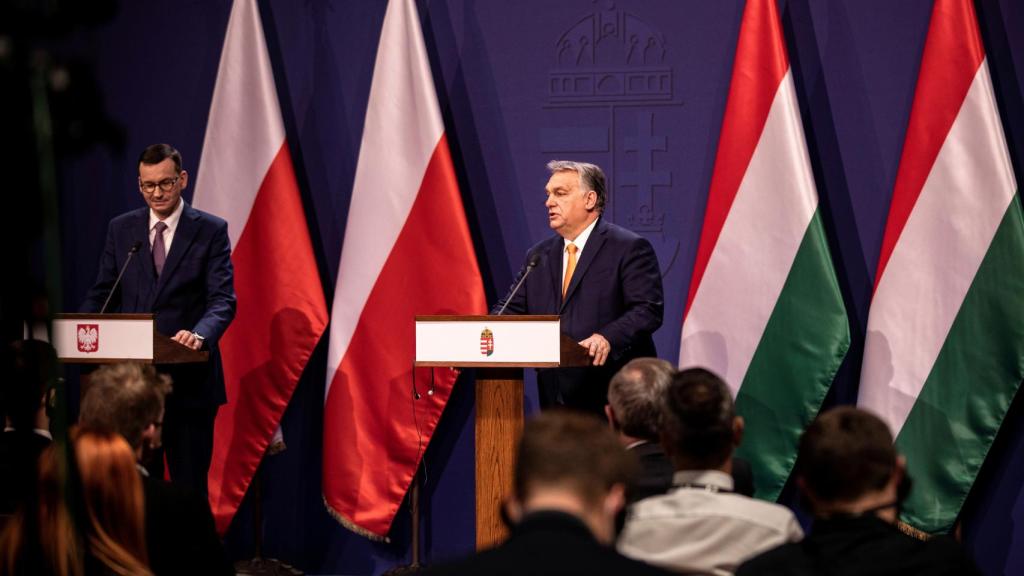 El polaco Mateusz Morawiecki y el húngaro Viktor Orban, durante su encuentro en Budapest este jueves