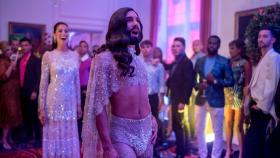 Conchita Wurt en la película de 'Eurovisión' (Netflix)
