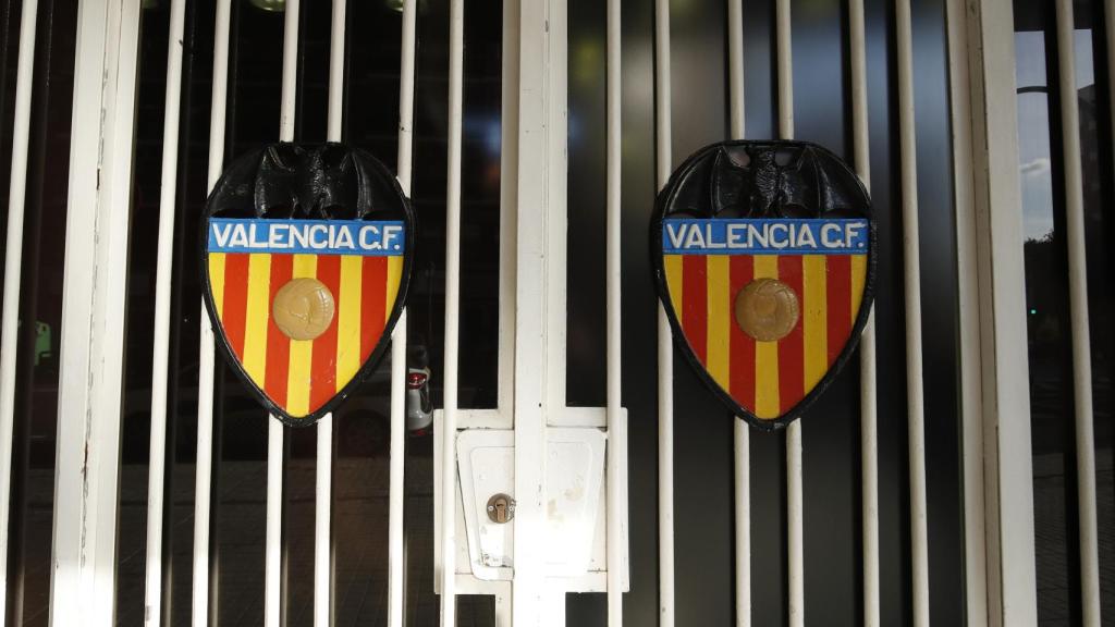 Escudo del Valencia en Mestalla
