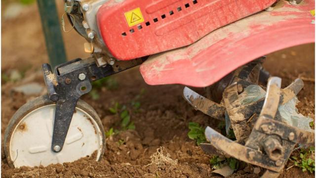 Muere un hombre en Cedeira (A Coruña) al volcar el motocultor que manejaba